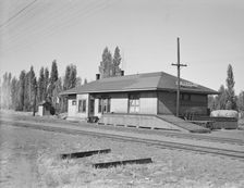 Railroad station, Irrigon, Oregon, 1939. Creator: Dorothea Lange