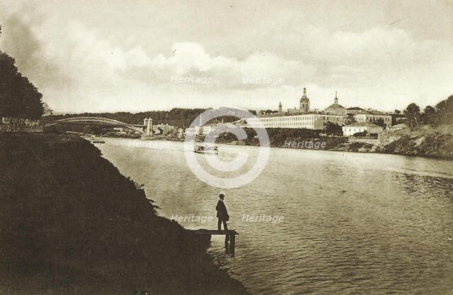 Railway bridge and Novodevichy Convent (New Maidens' Convent), Moscow, Russia, 1910s. Artist: Unknown