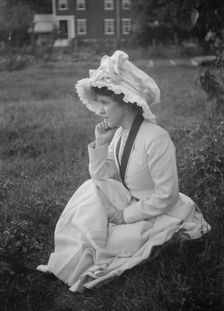 Rainsford, Mrs., seated outdoors, between 1922 and 1924. Creator: Arnold Genthe