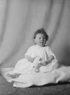 Rainsford baby, portrait photograph, 1916. Creator: Arnold Genthe