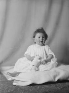 Rainsford baby, portrait photograph, 1916. Creator: Arnold Genthe