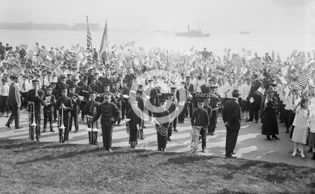 Raising flag of N.Y. City, 1916. Creator: Bain News Service.