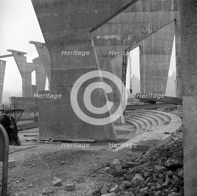 Ralph's Tub, South Bank, Lambeth, London, c1950-1951. Artist: Eric de Maré
