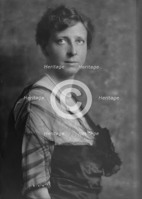 Randol, E., Miss, portrait photograph, 1914 Dec. Creator: Arnold Genthe.