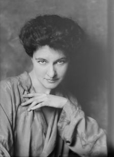 Randolph, Marguerite, Miss, portrait photograph, 1915 June 29. Creator: Arnold Genthe