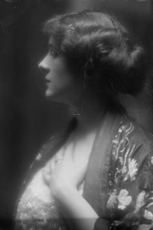 Randell, Mrs., portrait photograph, 1913. Creator: Arnold Genthe