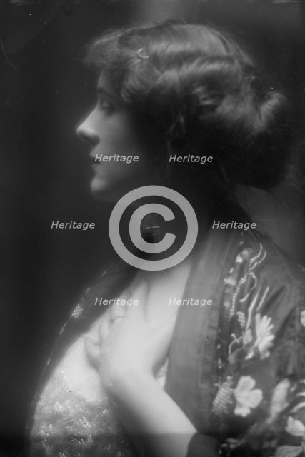 Randell, Mrs., portrait photograph, 1913. Creator: Arnold Genthe.