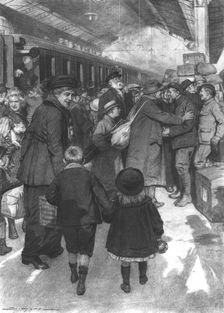 Rapatries; l'arrivee d'un train a Evian: des territoriaux de service sur le quai sont..., 1917. Creator: J Simont
