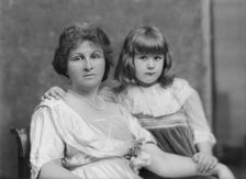 Rasmus, Mrs., and child, portrait photograph, 1916. Creator: Arnold Genthe