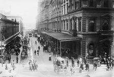 Returning summer crowd outside Grand Central 9/8/08 [New York], 1908. Creator: Bain News Service