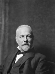 Reuter, Carl, Dr., portrait photograph, 1928 Oct. 30. Creator: Arnold Genthe