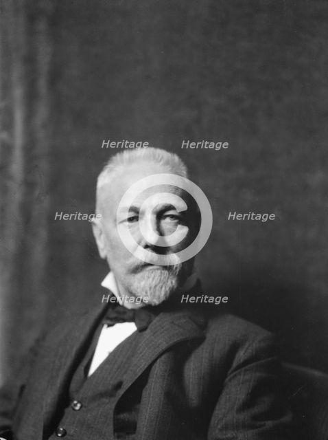 Reuter, Carl, Dr., portrait photograph, 1928 Oct. 30. Creator: Arnold Genthe.
