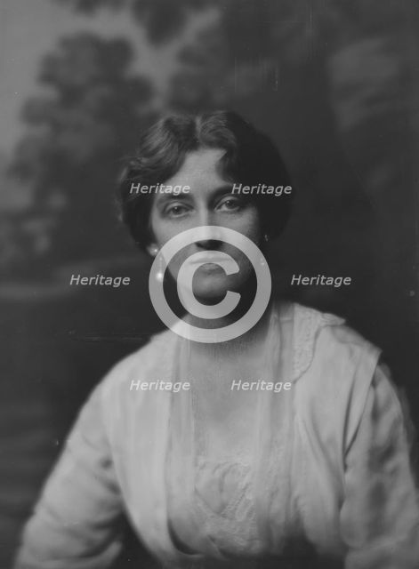 Read, William A., Mrs., portrait photograph, 1916. Creator: Arnold Genthe.