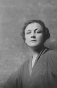 Read, Mrs., portrait photograph, 1916. Creator: Arnold Genthe