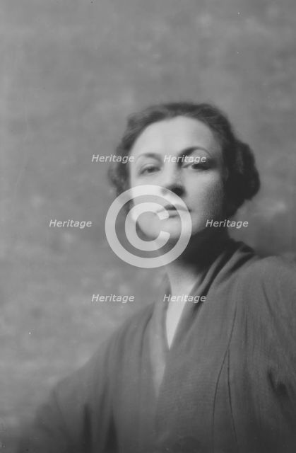 Read, Mrs., portrait photograph, 1916. Creator: Arnold Genthe.