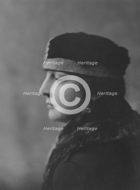Read, Mrs., portrait photograph, 1916. Creator: Arnold Genthe.
