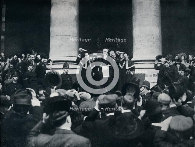 Reading the Proclamation of the War against Turkey from the Royal Exchange, London, 1914. Artist: Unknown