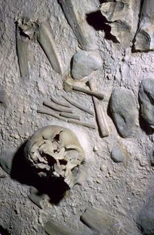 Reconstruction of a high-status neanderthal burial in central Asia