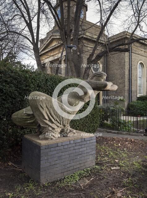 'Reclining Woman', sculpture by Karel Vogel, Great West Road, Hammersmith, London, 2016. Artist: Chris Redgrave.