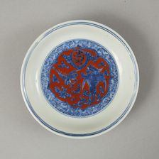 Red clobbered blue and white saucer with stork, phoenix and dragons, Jiajing (1522-1566)