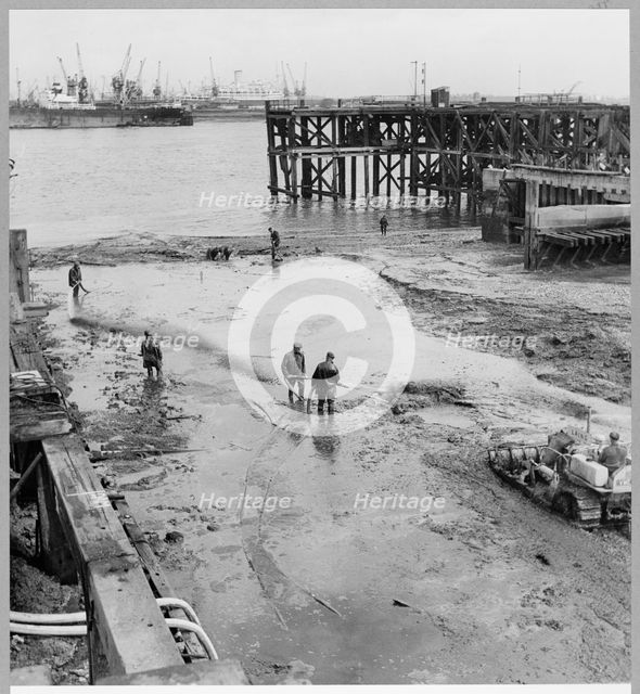 Red Lion Wharf, Northfleet, Gravesend, Gravesham, Kent, 24/08/1951. Creator: John Laing plc.