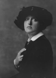 Reed, Florence, Miss, portrait photograph, 1916 Oct. 5. Creator: Arnold Genthe