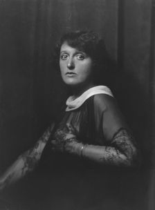 Reed, Florence, Miss, portrait photograph, 1916 Oct. 5. Creator: Arnold Genthe
