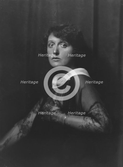 Reed, Florence, Miss, portrait photograph, 1916 Oct. 5. Creator: Arnold Genthe.