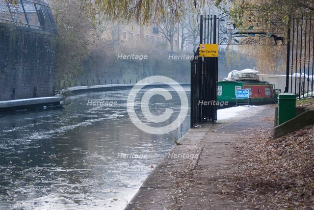 Regent's Canal, 23/12/09, 10:32:39. Creator: Ethel Davies.