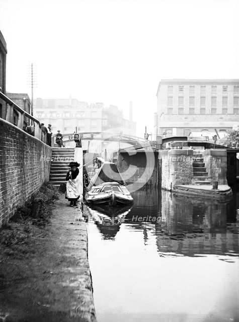 Regent's Canal at Hawley Lock, St Pancras, Camden, London, c1905. Artist: Unknown