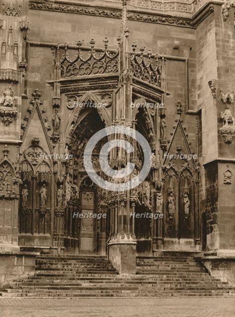 'Regensburg - Cathedral Corch', 1931. Artist: Kurt Hielscher.