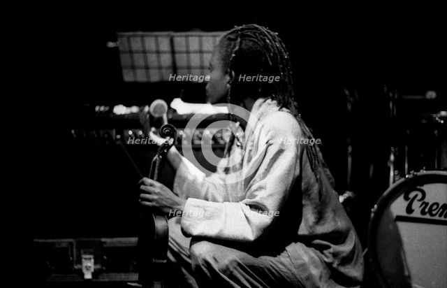 Regina Carter, Ronnie Scott's, Soho, London, July 1999.  Artist: Brian O'Connor.