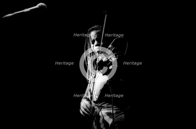 Regina Carter,  Ronnie Scott's, Soho, London, October, 2000. Artist: Brian O'Connor.