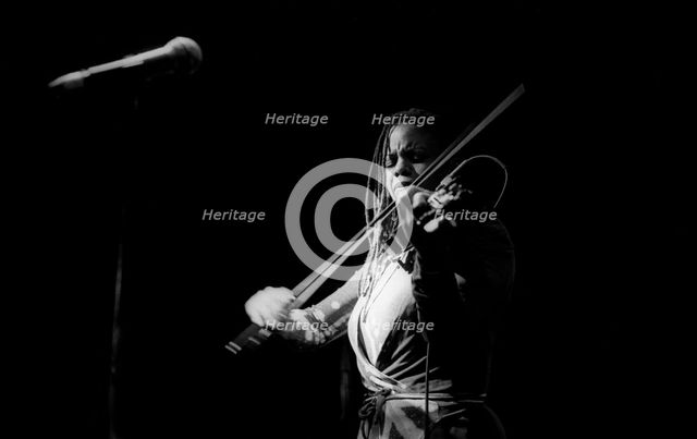Regina Carter, Ronnie Scott's, Soho, London, October, 2000. Artist: Brian O'Connor.