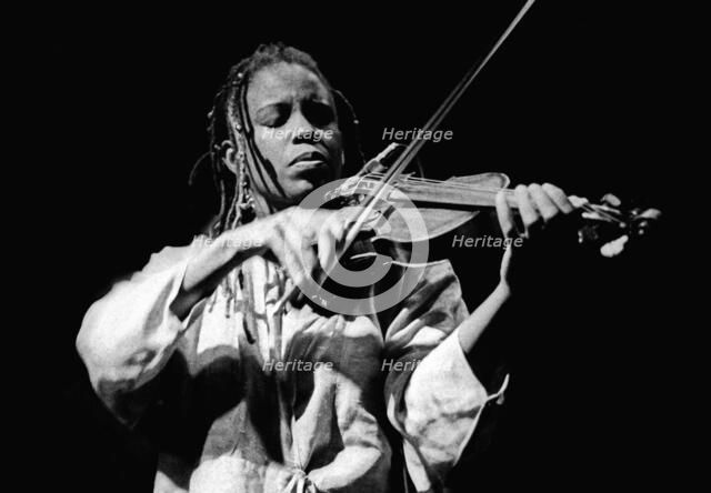 Regina Carter, Ronnie Scott's, London, 1999. Artist: Brian O'Connor.