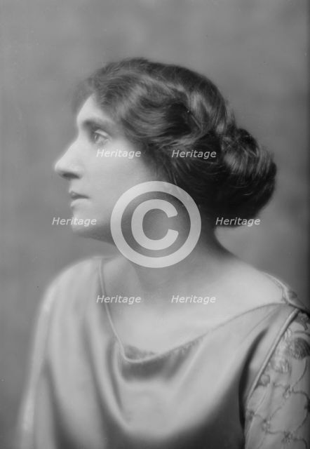 Reicher, Heding, Miss, portrait photograph, 1915 Feb. 4. Creator: Arnold Genthe.