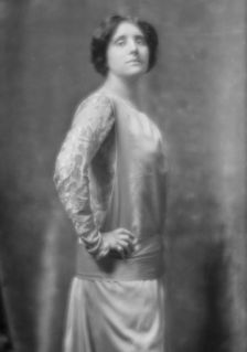 Reicher, Heding, Miss, portrait photograph, 1915 Feb. 4. Creator: Arnold Genthe