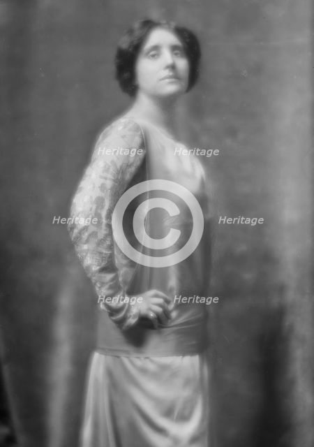 Reicher, Heding, Miss, portrait photograph, 1915 Feb. 4. Creator: Arnold Genthe.