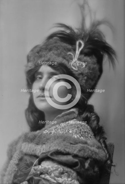 Reicher, Heding, Miss, portrait photograph, 1915 or 1916. Creator: Arnold Genthe.