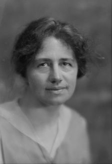 Reiher, Mrs., portrait photograph, 1916 Feb. 10. Creator: Arnold Genthe