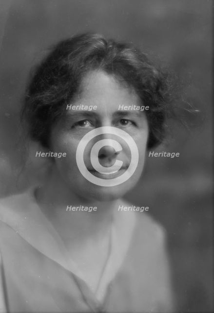 Reiher, Mrs., portrait photograph, 1916 Feb. 10. Creator: Arnold Genthe.
