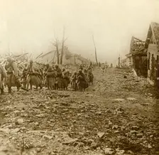 Relief infantry at the attack of Douaumont, northern France, 1916