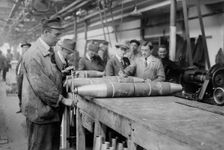 Removing nose from 6 inch shell, between c1915 and c1920. Creator: Bain News Service