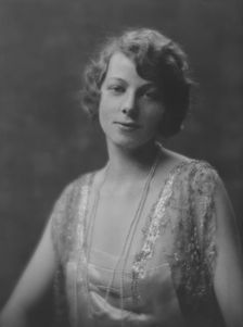 Rennard, D., Miss, portrait photograph, 1916. Creator: Arnold Genthe