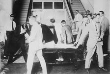 Reporters & crop report, between c1915 and c1920. Creator: Bain News Service