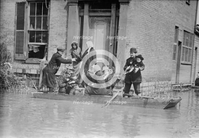 Rescue work- Dayton, 1913. Creator: Bain News Service.