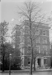 Residence of Mr. And Mrs. William F. Hitt, 1914. Creator: Harris & Ewing