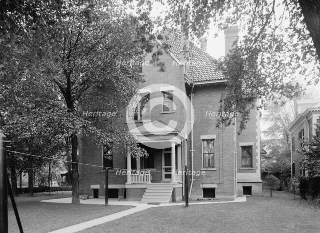 Residence of Mr. Fair, 40 Putnam Avenue, Detroit, Mich., between 1905 and 1915. Creator: Unknown.