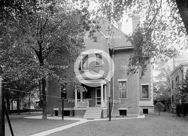 Residence of Mr. Fair, 40 Putnam Avenue, Detroit, Mich., between 1905 and 1915. Creator: Unknown.