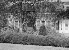 Residence of Mr. Hamilton King, between 1911 and 1934. Creator: Arnold Genthe